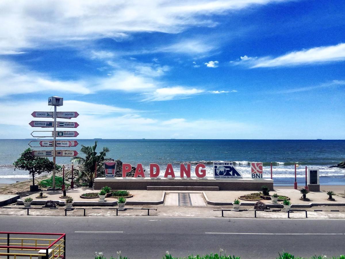 Hotel Ibis Padang Exterior foto
